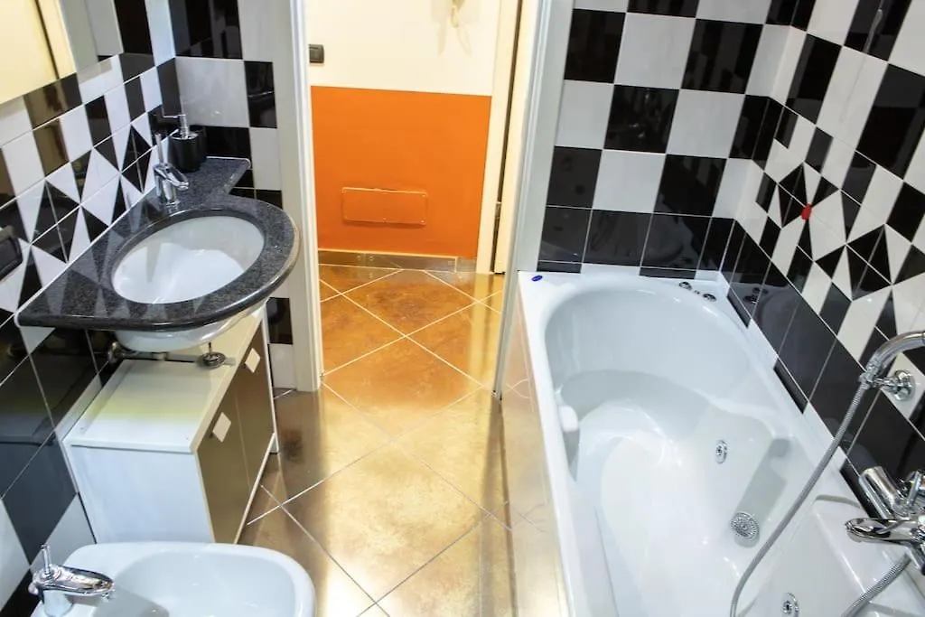 Comfortable Flat In Porta Romana Mediolan