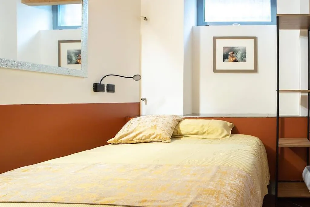 Comfortable Flat In Porta Romana Mediolan