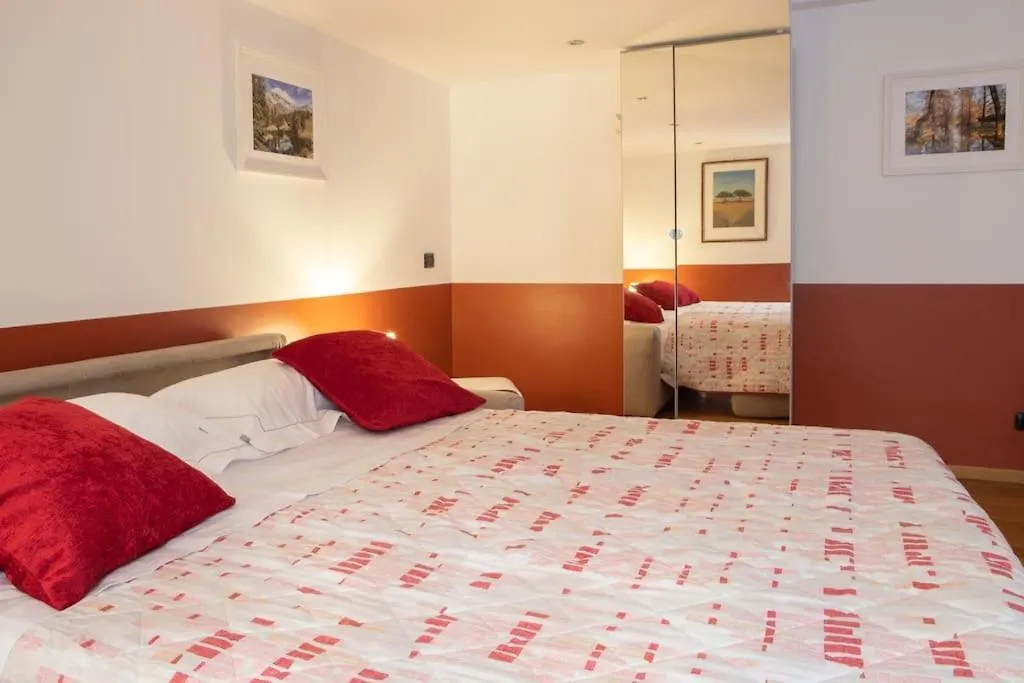 Comfortable Flat In Porta Romana Mediolan